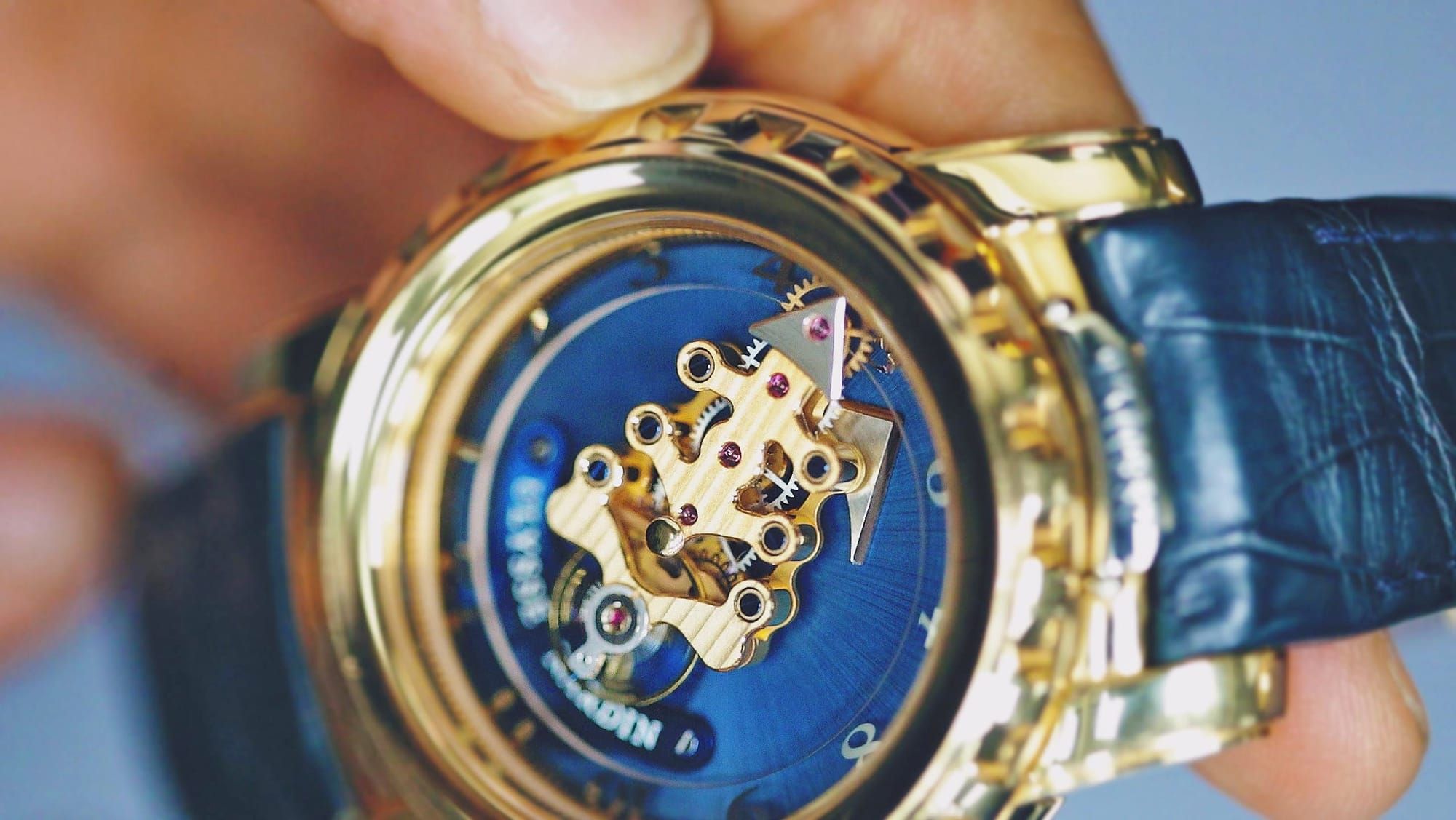18K Gold Ulysse Nardin 'Freak' | 044179 | WATCH REVIEWS | No. 14